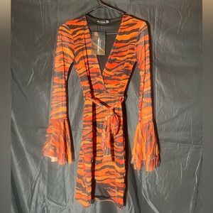NWT Pretty little thing orange and black tiger striped dress size 4 long sleeve